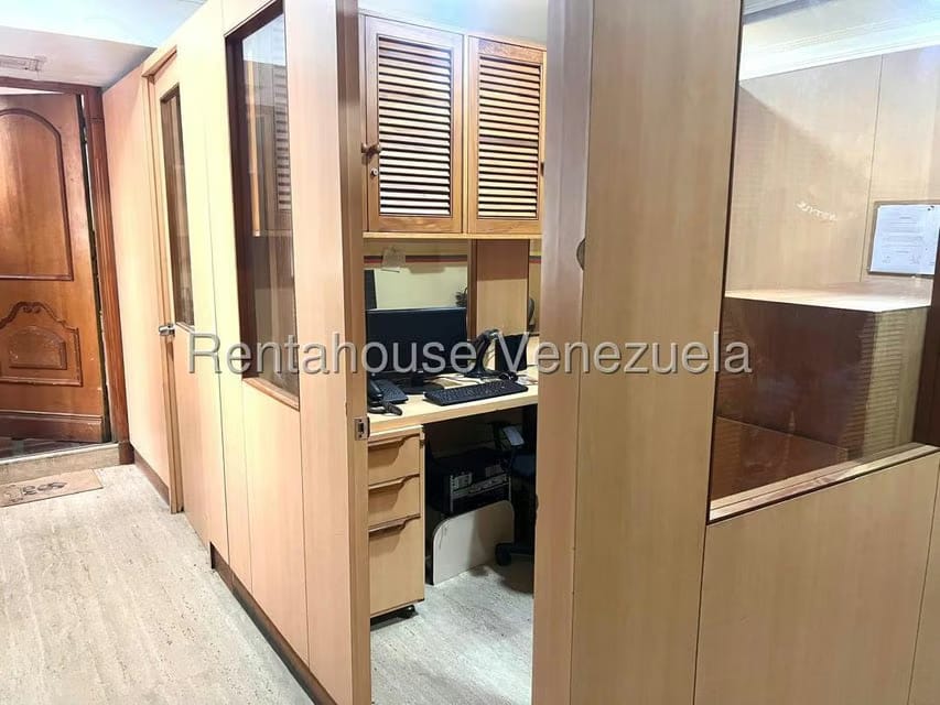 Comercial (Oficina) en Alquiler en Los Palos Grandes, Distrito Metropolitano - 8