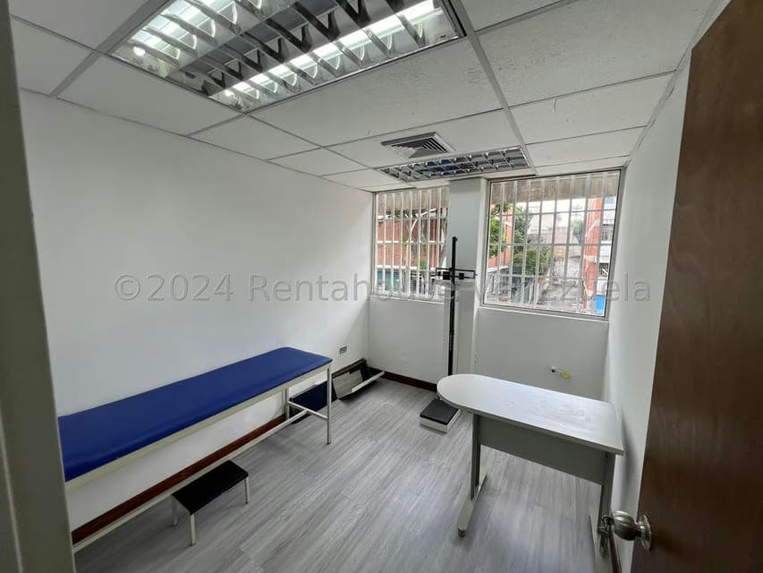 Comercial (Consultorio Medico) en Alquiler en El Marques, Distrito Metropolitano - 11