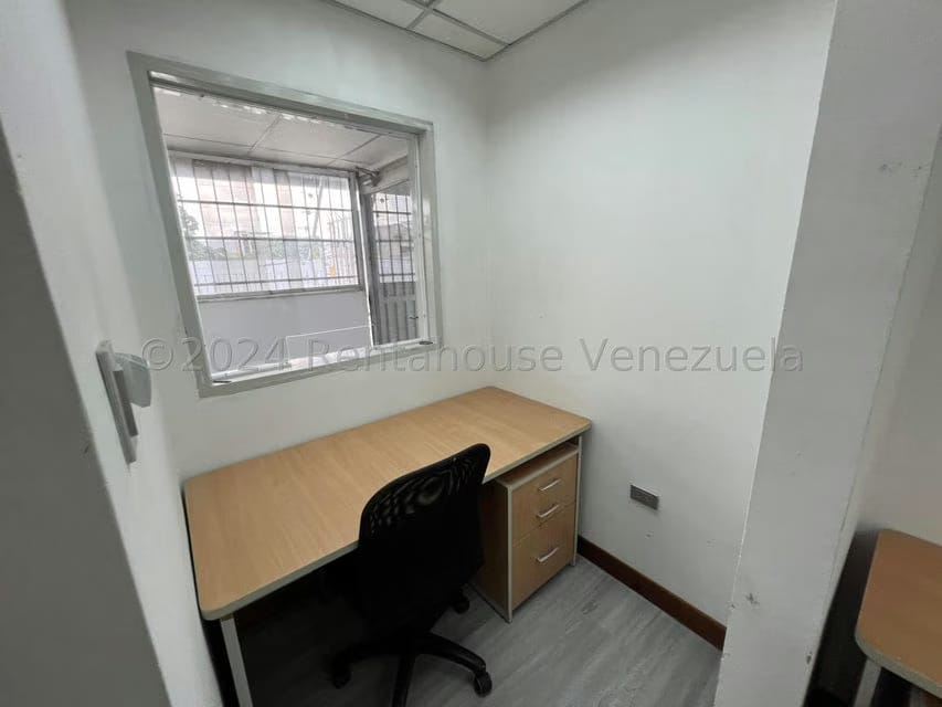 Comercial (Consultorio Medico) en Alquiler en El Marques, Distrito Metropolitano - 12