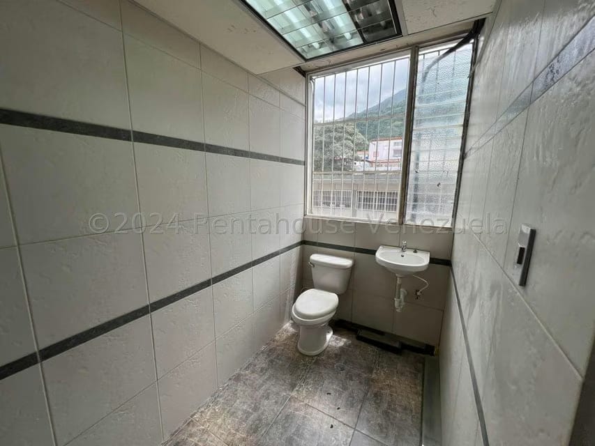 Comercial (Consultorio Medico) en Alquiler en El Marques, Distrito Metropolitano - 26