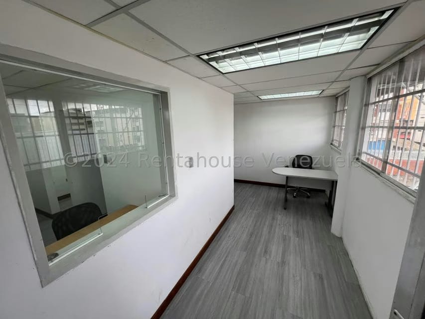 Comercial (Consultorio Medico) en Alquiler en El Marques, Distrito Metropolitano - 4