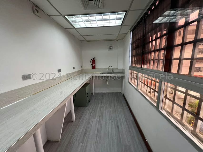 Comercial (Consultorio Medico) en Alquiler en El Marques, Distrito Metropolitano - 10
