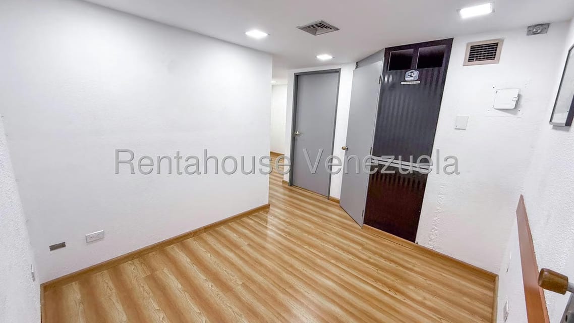 Comercial (Oficina) en Venta en La Campiña, Distrito Metropolitano - 13
