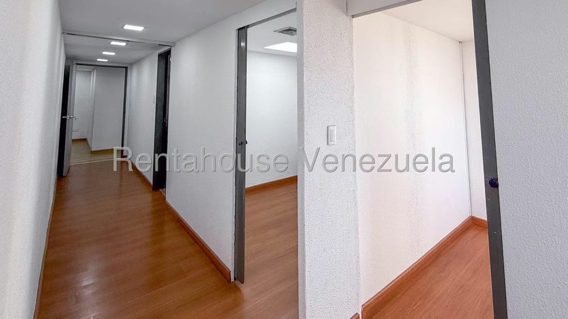 Comercial (Oficina) en Venta en La Campiña, Distrito Metropolitano - 8