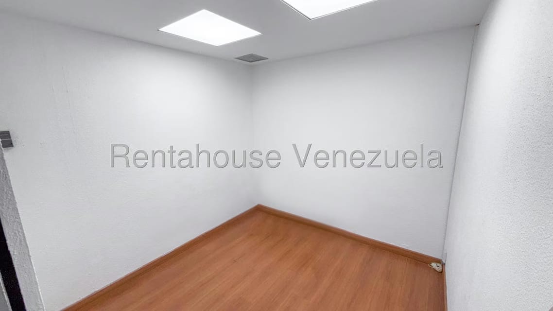 Comercial (Oficina) en Venta en La Campiña, Distrito Metropolitano - 9
