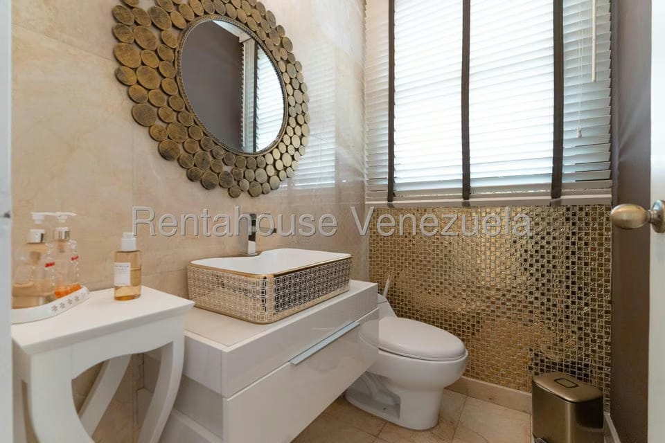 Casa (Multipes Niveles) en Venta en Los Naranjos del Cafetal, Distrito Metropolitano - 25