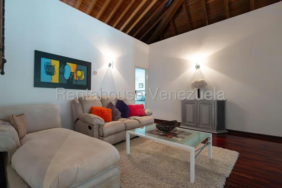 Casa (Multipes Niveles) en Venta en Los Naranjos del Cafetal, Distrito Metropolitano - 32