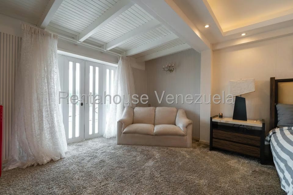 Casa (Multipes Niveles) en Venta en Los Naranjos del Cafetal, Distrito Metropolitano - 36
