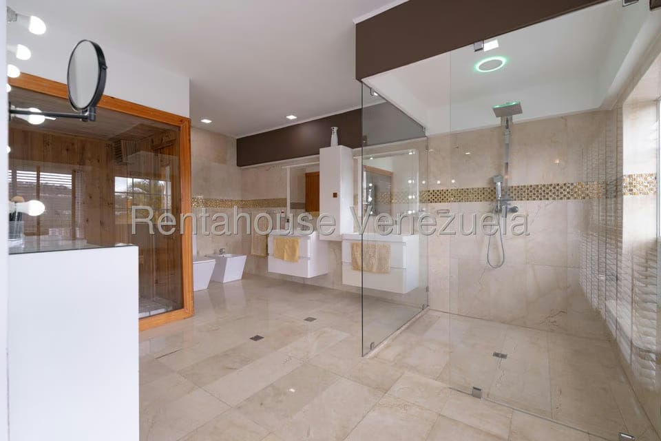 Casa (Multipes Niveles) en Venta en Los Naranjos del Cafetal, Distrito Metropolitano - 40