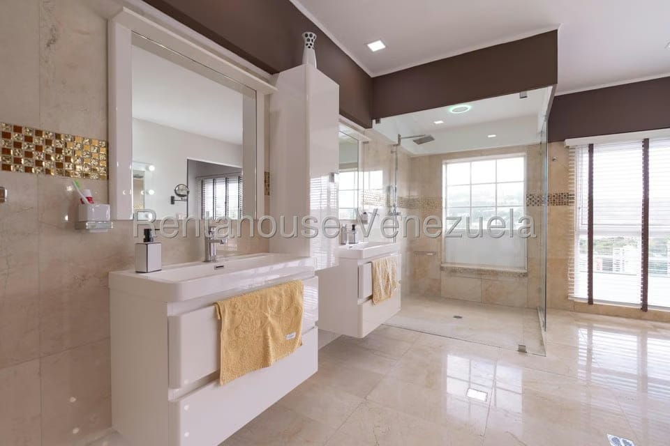 Casa (Multipes Niveles) en Venta en Los Naranjos del Cafetal, Distrito Metropolitano - 43