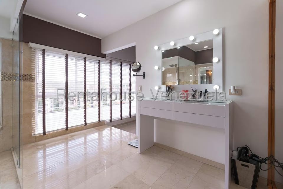 Casa (Multipes Niveles) en Venta en Los Naranjos del Cafetal, Distrito Metropolitano - 44