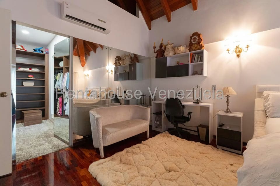 Casa (Multipes Niveles) en Venta en Los Naranjos del Cafetal, Distrito Metropolitano - 52