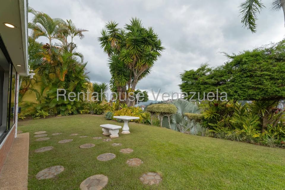 Casa (Multipes Niveles) en Venta en Los Naranjos del Cafetal, Distrito Metropolitano - 75