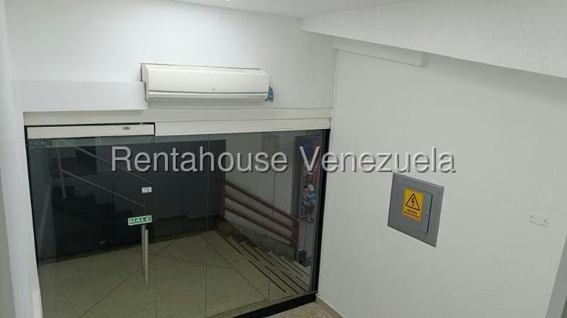 Comercial (Local Comercial) en Venta en Caricuao, Distrito Metropolitano - 12
