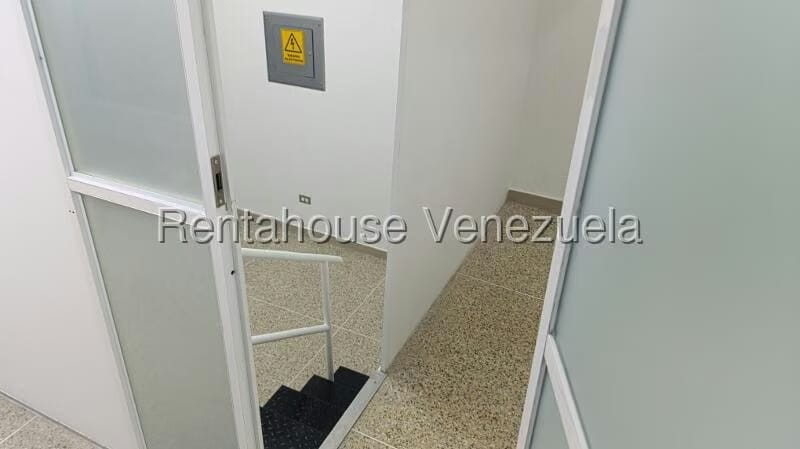 Comercial (Local Comercial) en Venta en Caricuao, Distrito Metropolitano - 13
