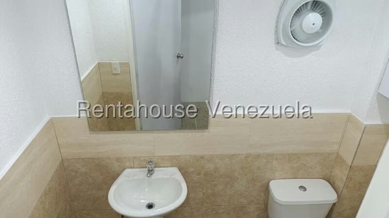 Comercial (Local Comercial) en Venta en Caricuao, Distrito Metropolitano - 16
