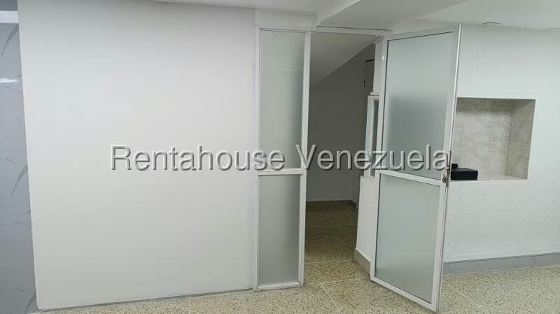 Comercial (Local Comercial) en Venta en Caricuao, Distrito Metropolitano - 17