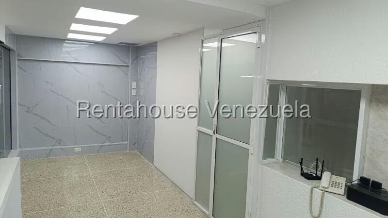 Comercial (Local Comercial) en Venta en Caricuao, Distrito Metropolitano - 18