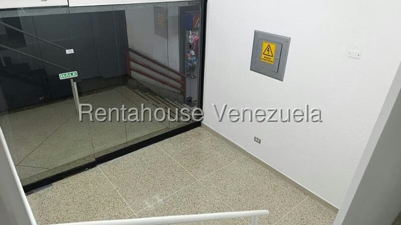 Comercial (Local Comercial) en Venta en Caricuao, Distrito Metropolitano - 10