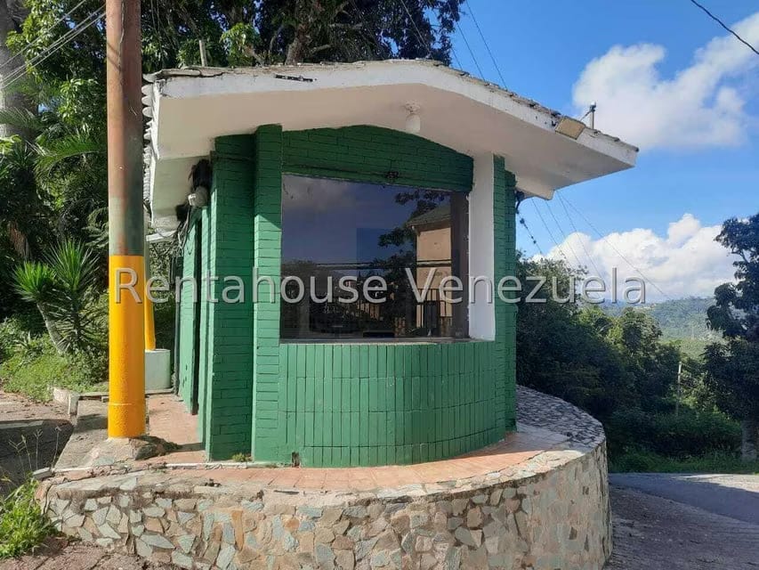 Terreno (Residencial) en Venta en Los Robles, Distrito Metropolitano - 2
