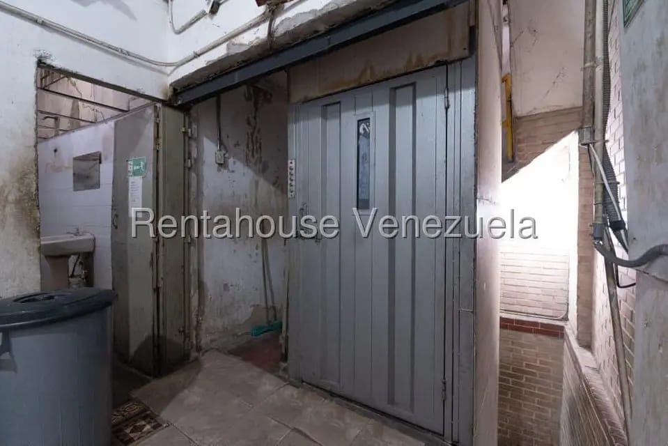 Comercial (Local Comercial) en Alquiler en Parroquia Catedral, Distrito Metropolitano - 13