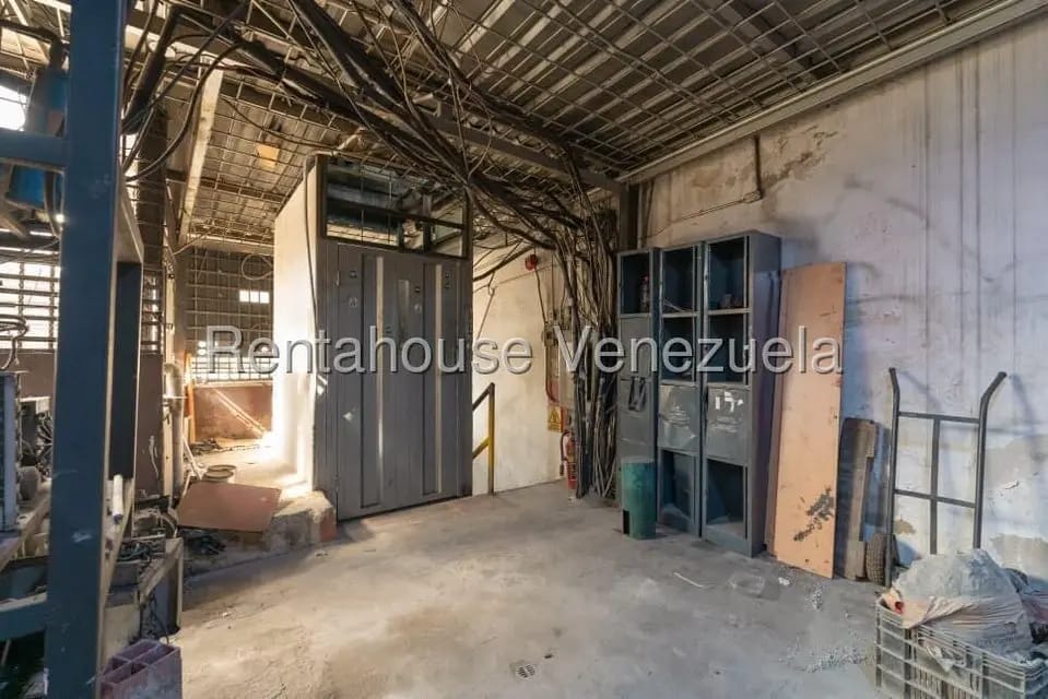 Comercial (Local Comercial) en Alquiler en Parroquia Catedral, Distrito Metropolitano - 20
