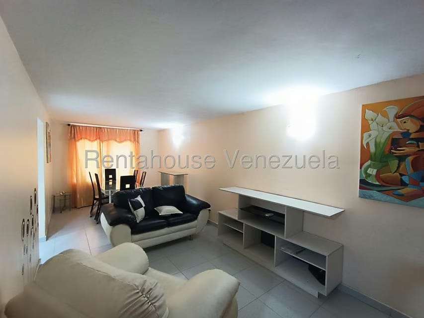 Apartamento (1 Nivel) en Alquiler en Sector San Pedro, Miranda - 2