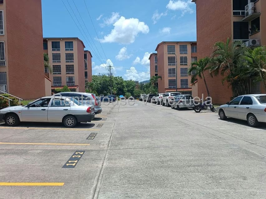 Apartamento (1 Nivel) en Alquiler en Sector San Pedro, Miranda - 24