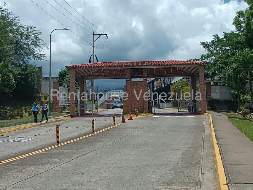 Apartamento (1 Nivel) en Alquiler en Sector San Pedro, Miranda - 25