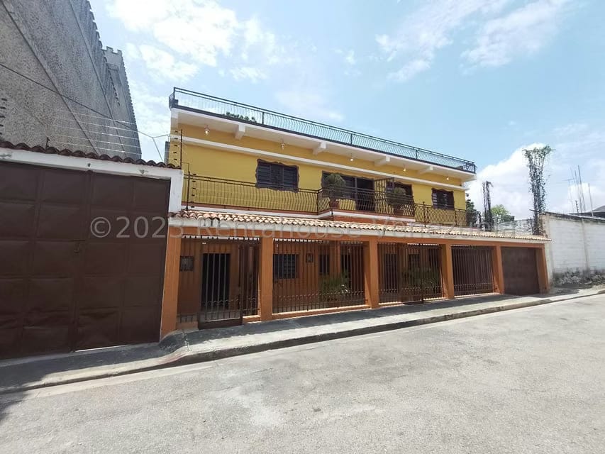Casa (Multipes Niveles) en Venta en Centro, Aragua