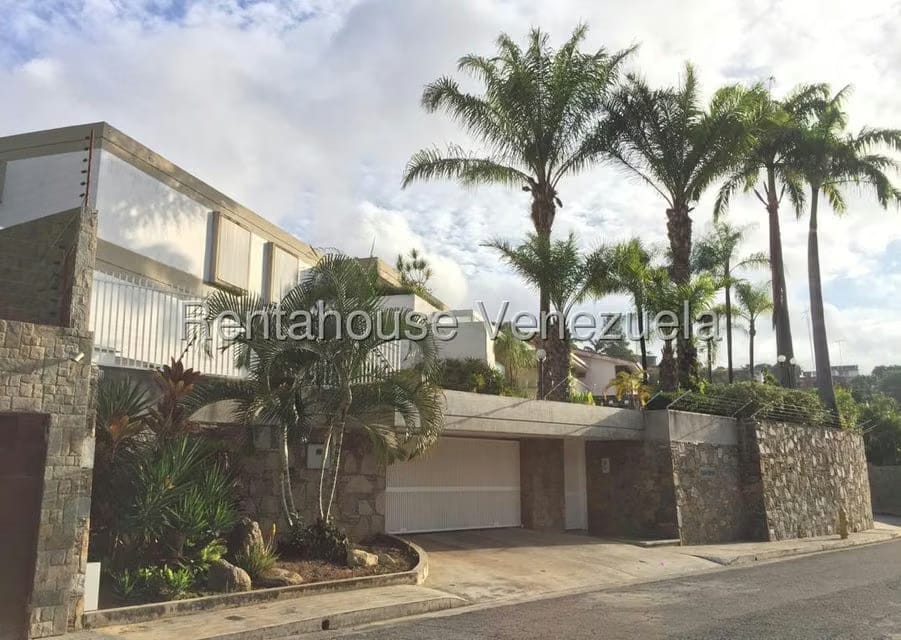 Casa (Multipes Niveles) en Alquiler en Prados del Este, Distrito Metropolitano