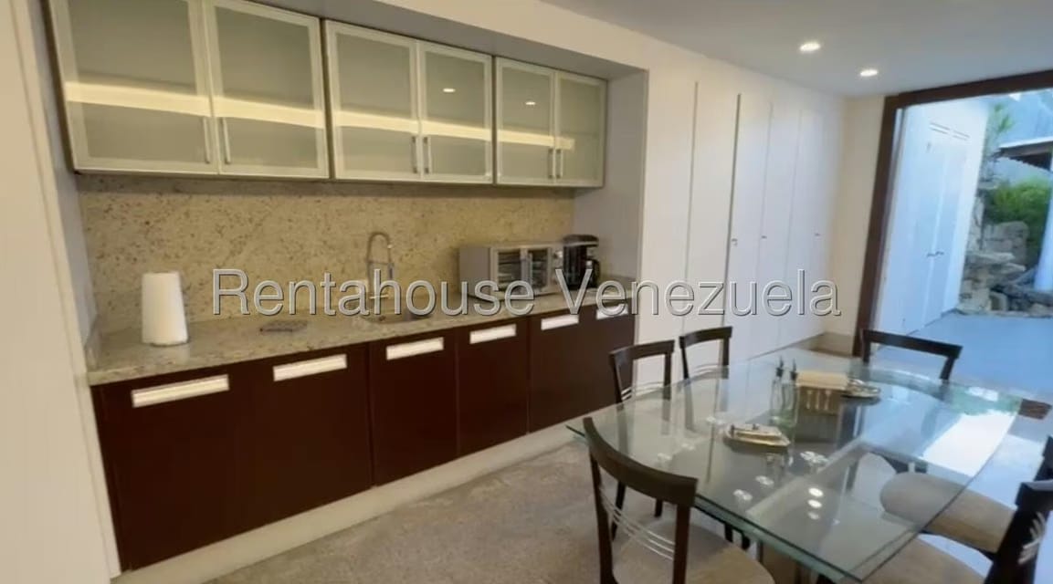 Casa (Multipes Niveles) en Alquiler en Prados del Este, Distrito Metropolitano - 11