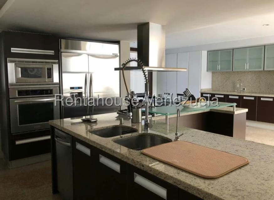 Casa (Multipes Niveles) en Alquiler en Prados del Este, Distrito Metropolitano - 12