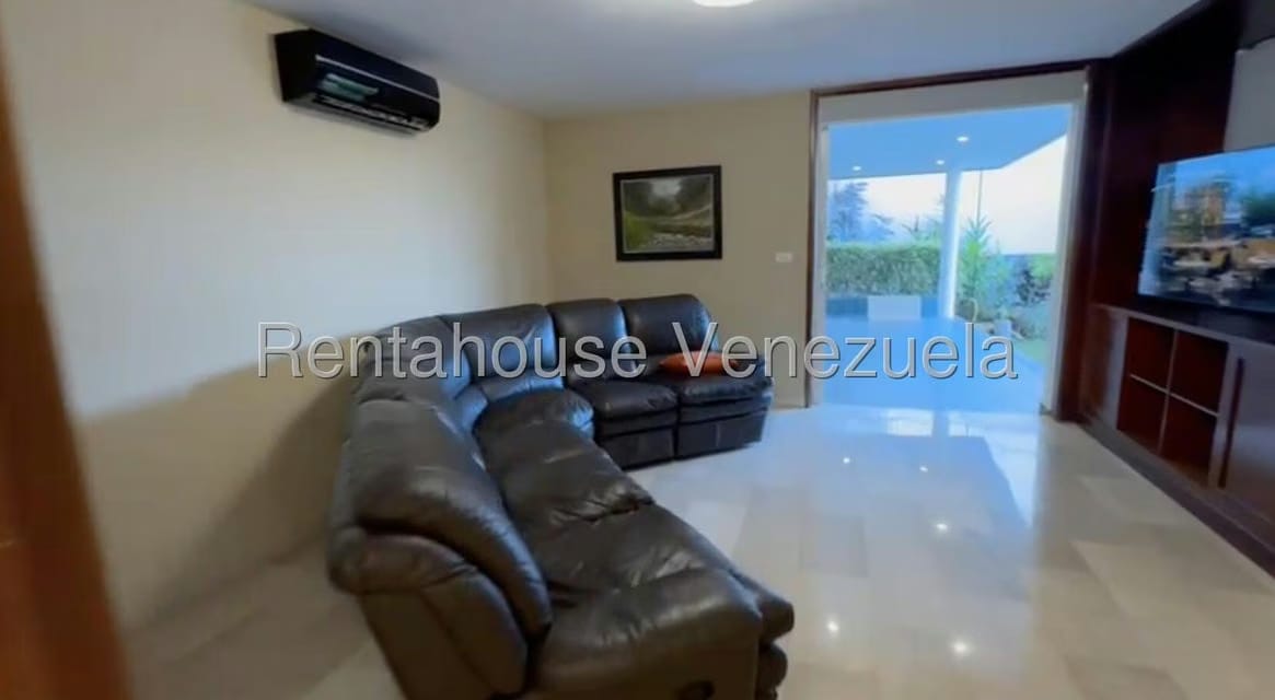 Casa (Multipes Niveles) en Alquiler en Prados del Este, Distrito Metropolitano - 13
