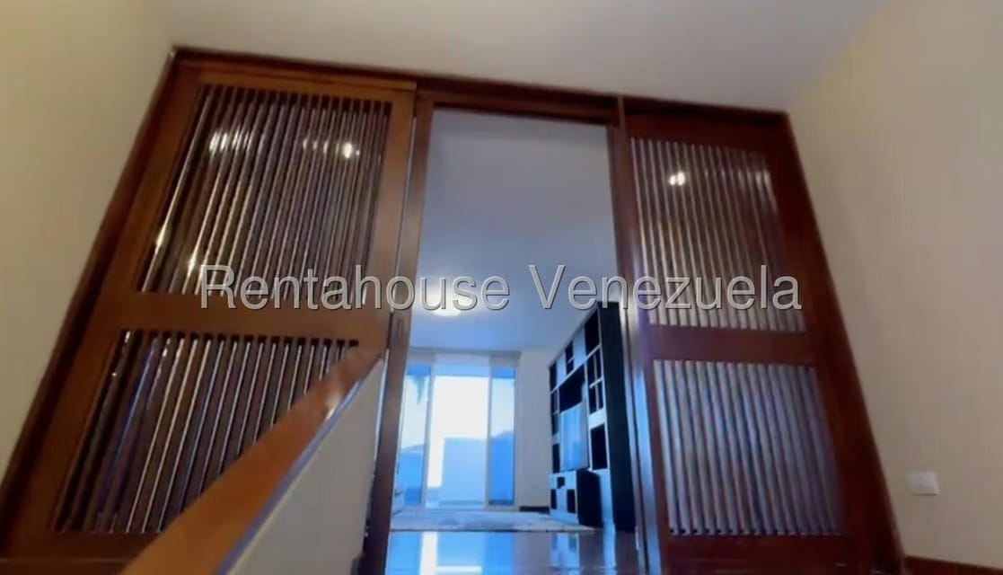Casa (Multipes Niveles) en Alquiler en Prados del Este, Distrito Metropolitano - 21