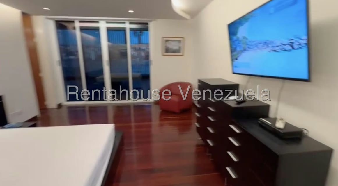 Casa (Multipes Niveles) en Alquiler en Prados del Este, Distrito Metropolitano - 26