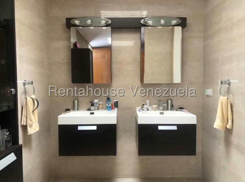 Casa (Multipes Niveles) en Alquiler en Prados del Este, Distrito Metropolitano - 28