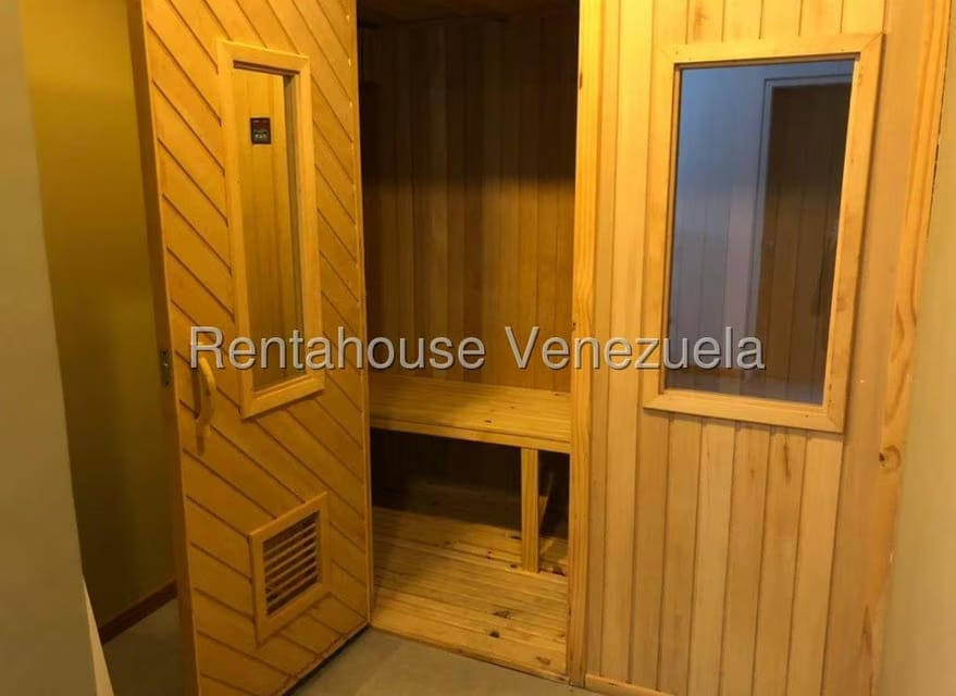 Casa (Multipes Niveles) en Alquiler en Prados del Este, Distrito Metropolitano - 38
