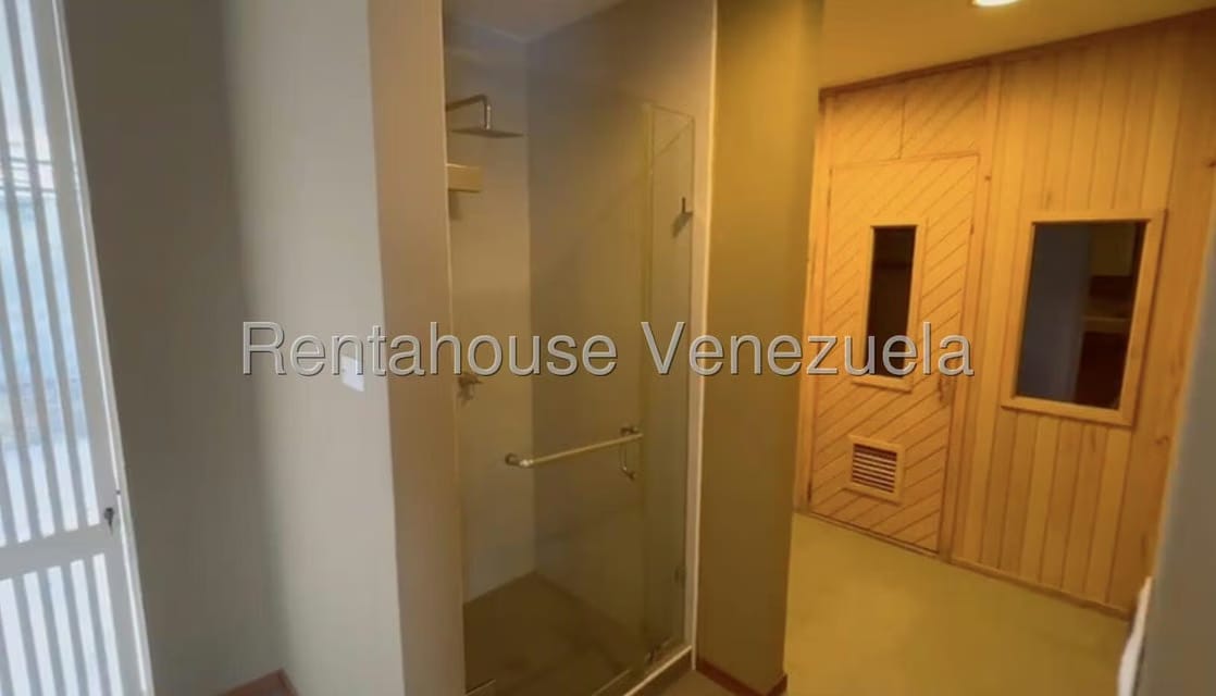 Casa (Multipes Niveles) en Alquiler en Prados del Este, Distrito Metropolitano - 40