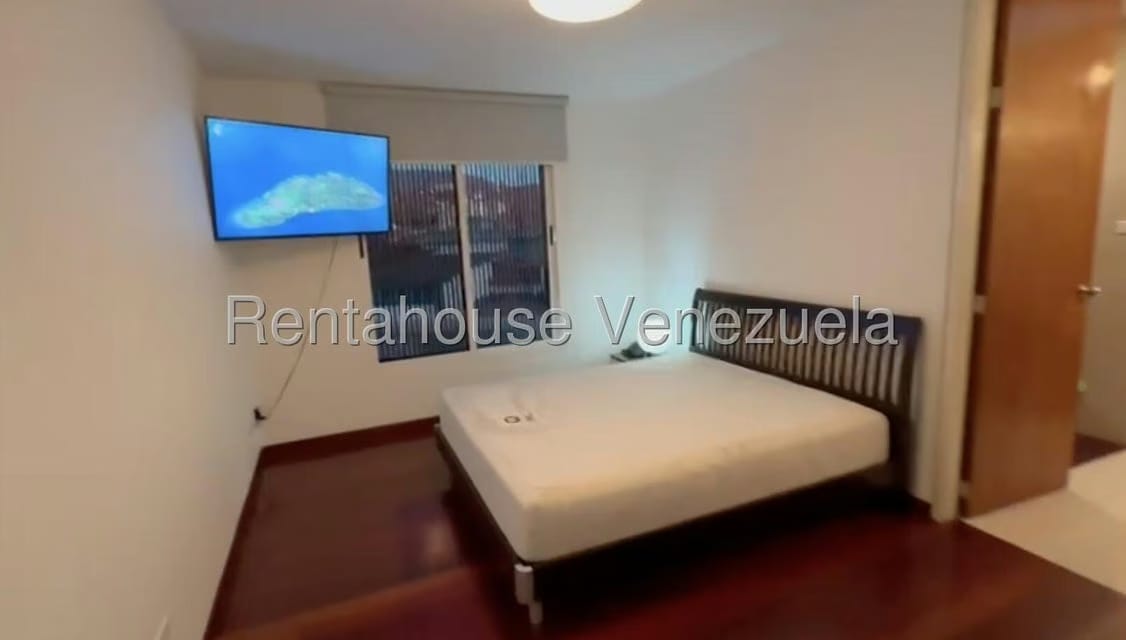 Casa (Multipes Niveles) en Alquiler en Prados del Este, Distrito Metropolitano - 42