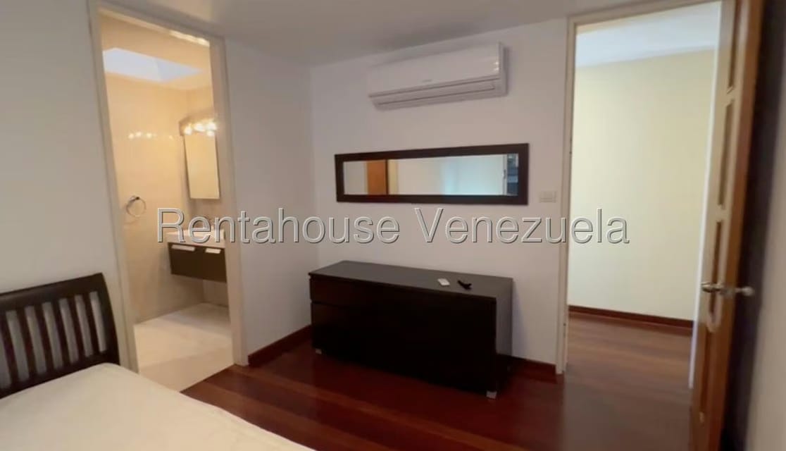 Casa (Multipes Niveles) en Alquiler en Prados del Este, Distrito Metropolitano - 43
