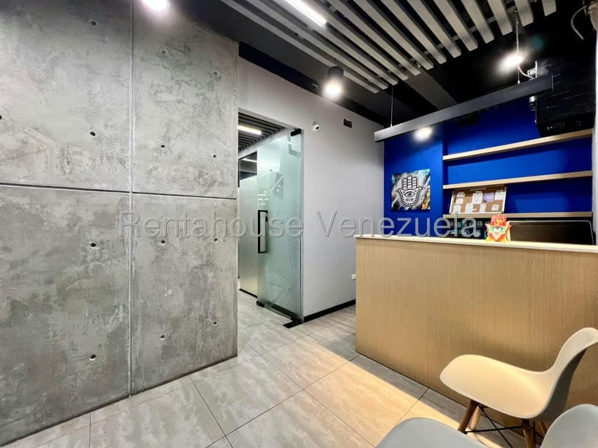 Comercial (Oficina) en Venta en Santa Paula, Distrito Metropolitano - 2