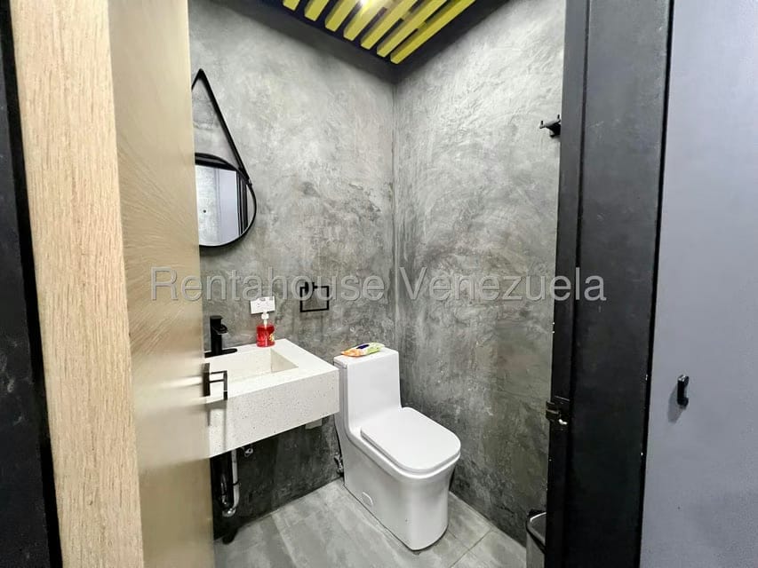 Comercial (Oficina) en Venta en Santa Paula, Distrito Metropolitano - 5