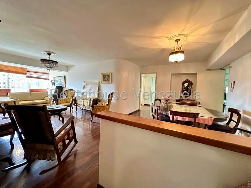 Apartamento (1 Nivel) en Venta en Las Esmeraldas, Distrito Metropolitano - 2