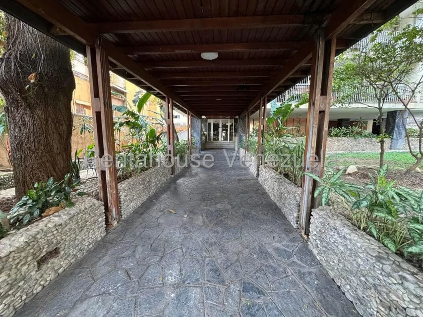 Apartamento (1 Nivel) en Venta en Los Palos Grandes, Distrito Metropolitano - 2