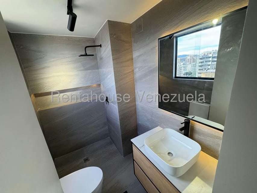 Apartamento (1 Nivel) en Venta en Los Palos Grandes, Distrito Metropolitano - 12