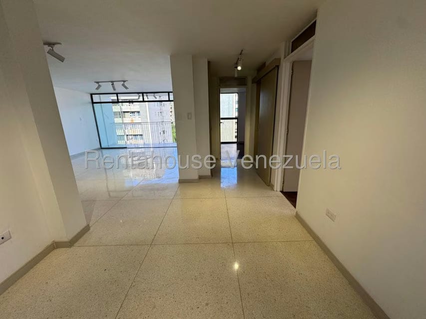 Apartamento (1 Nivel) en Venta en Los Palos Grandes, Distrito Metropolitano - 19