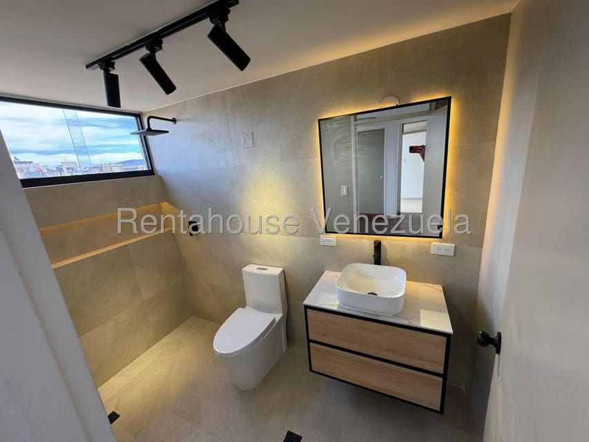 Apartamento (1 Nivel) en Venta en Los Palos Grandes, Distrito Metropolitano - 23