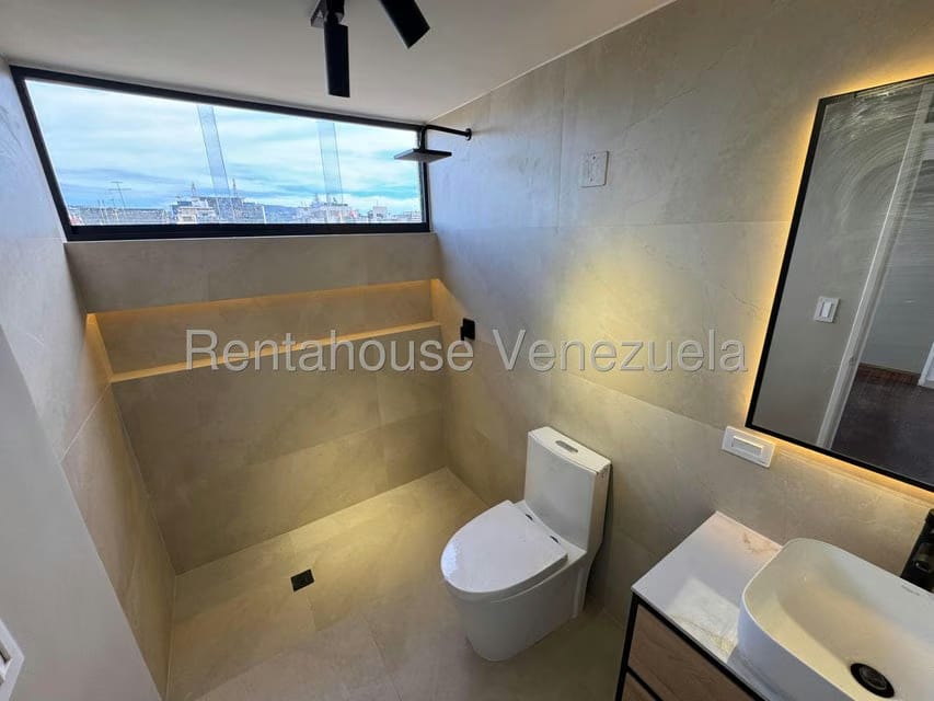 Apartamento (1 Nivel) en Venta en Los Palos Grandes, Distrito Metropolitano - 24