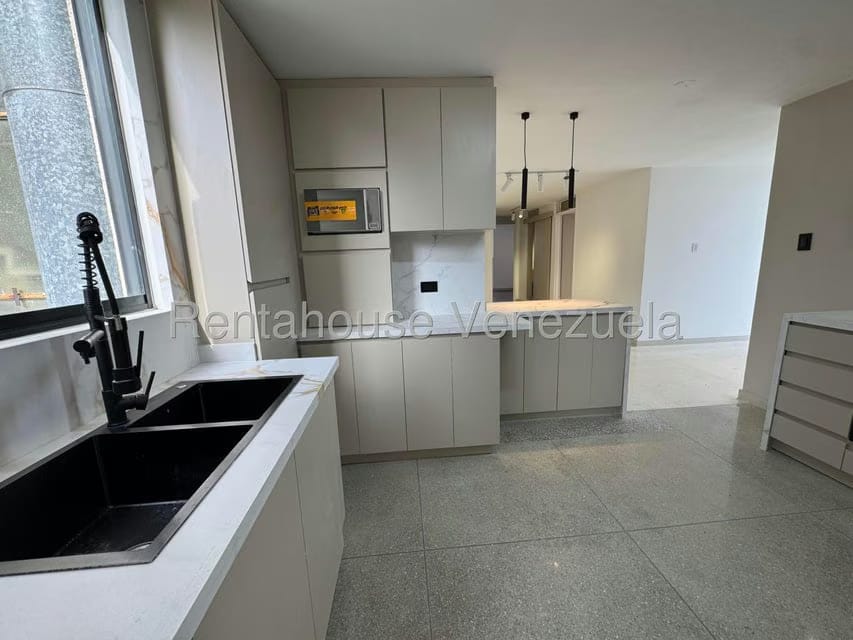 Apartamento (1 Nivel) en Venta en Los Palos Grandes, Distrito Metropolitano - 32